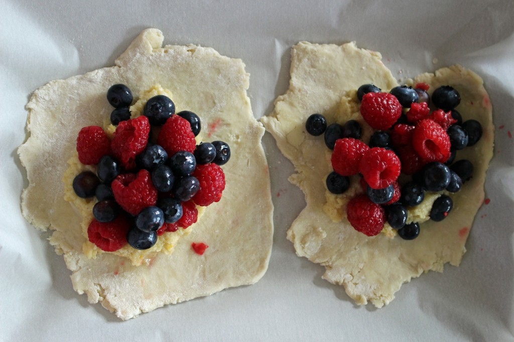 mini berry galette