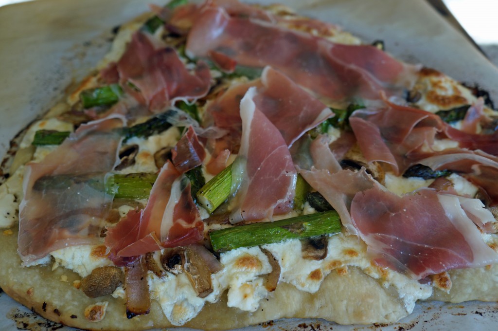 prosciutto and asparagus pizza