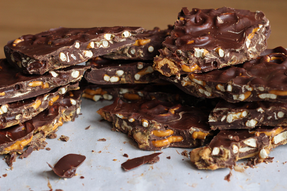 chocolate peanut butter pretzel bark