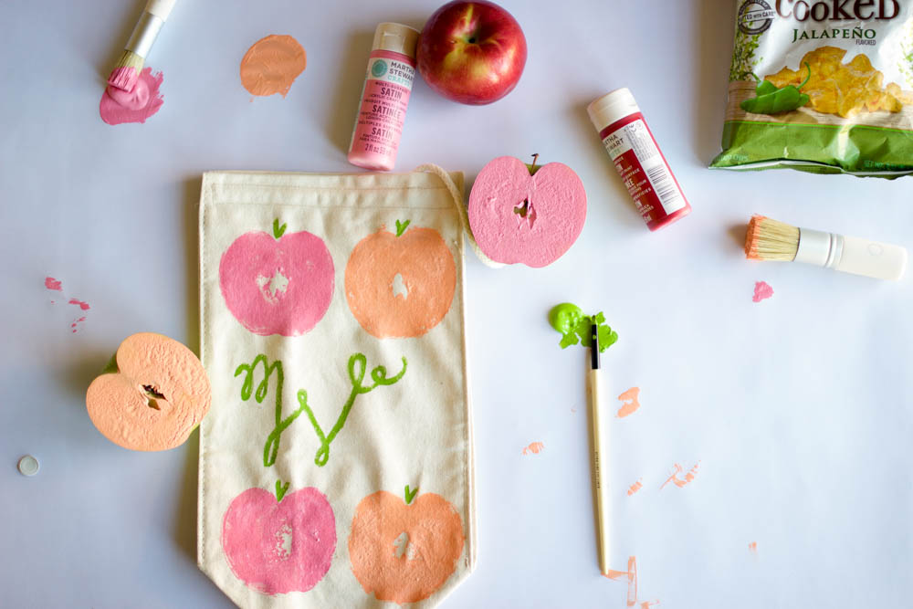 DIY apple print lunchbag