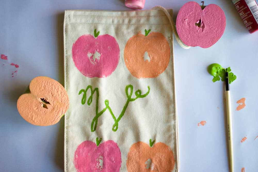 DIY apple print lunchbag