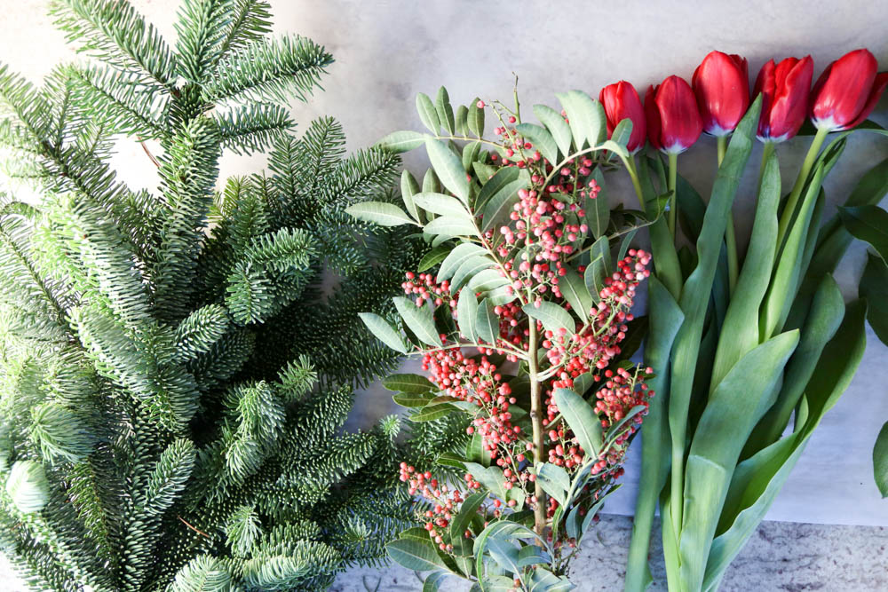 how to make a holiday centerpiece