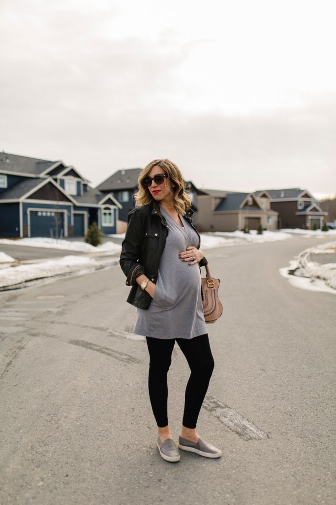 casual maternity outfit