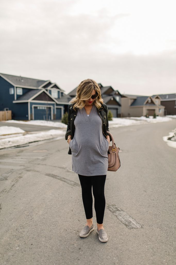 casual maternity outfit