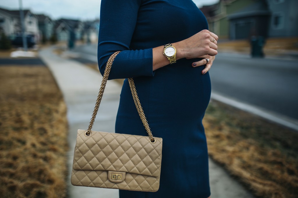 chic maternity outfit