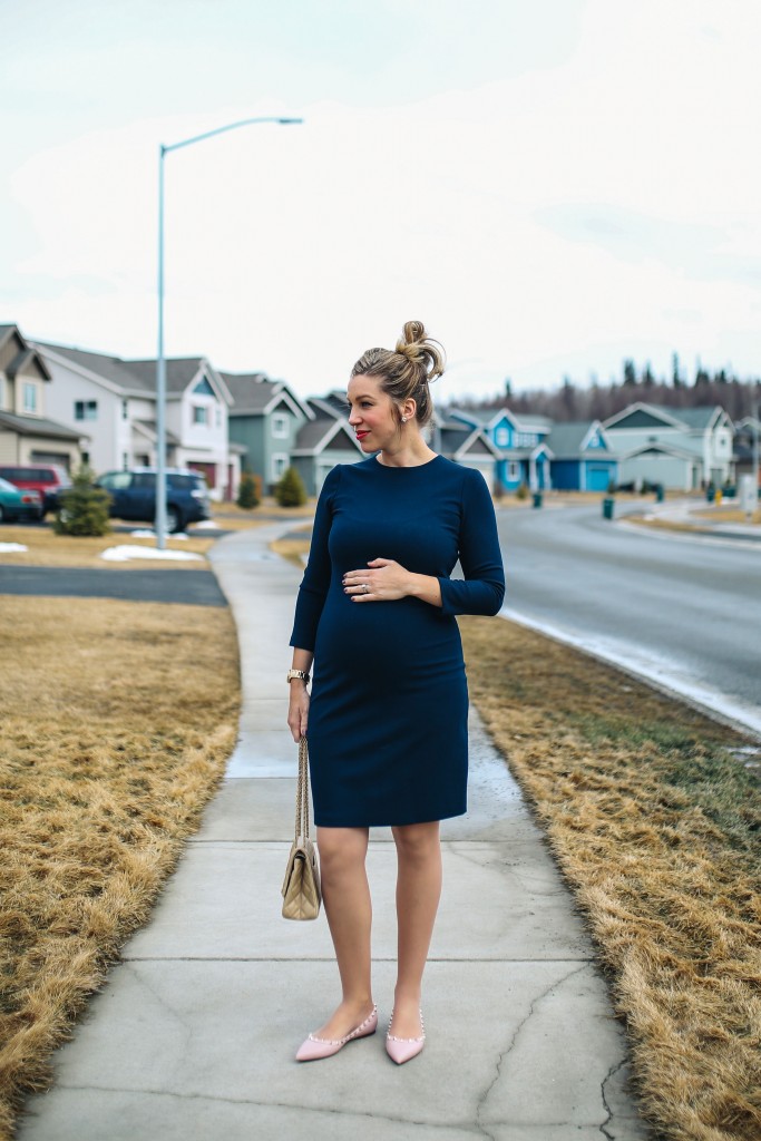 chic maternity outfit