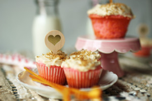 vanilla bean raspberry cupcakes