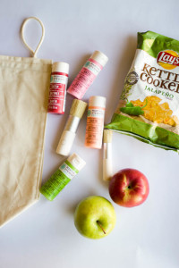 DIY apple print lunchbag