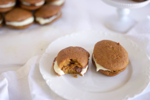 pumpkin whoopie pies